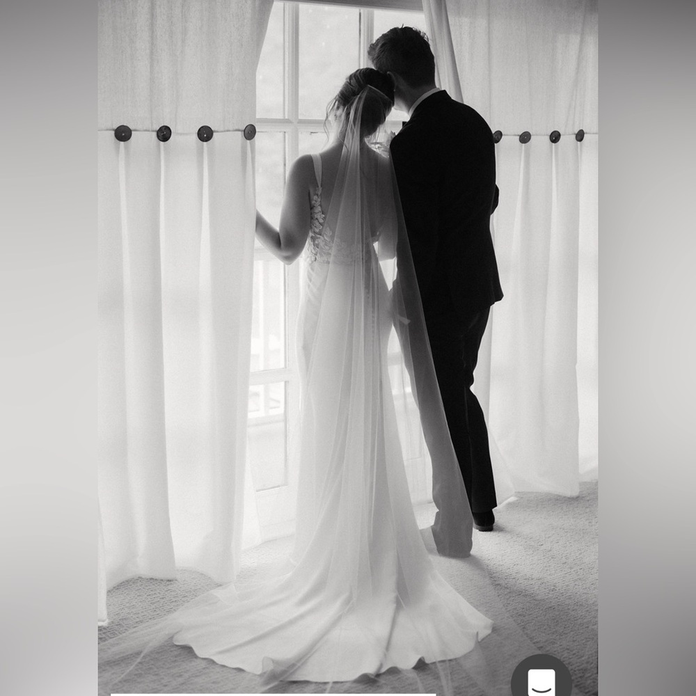 Single Tier Ultra Sheer Wedding Veil - Raw Edge Chapel 90” - Light Ivory